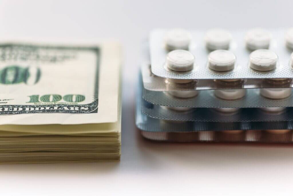 Geld und verschreibungspflichtige Medikamente Medikamente sind teuer